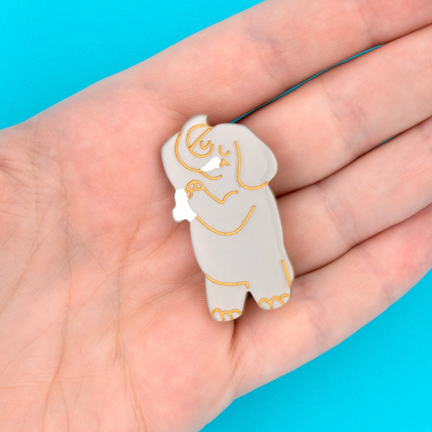 showering-elephant-hair-clip-2